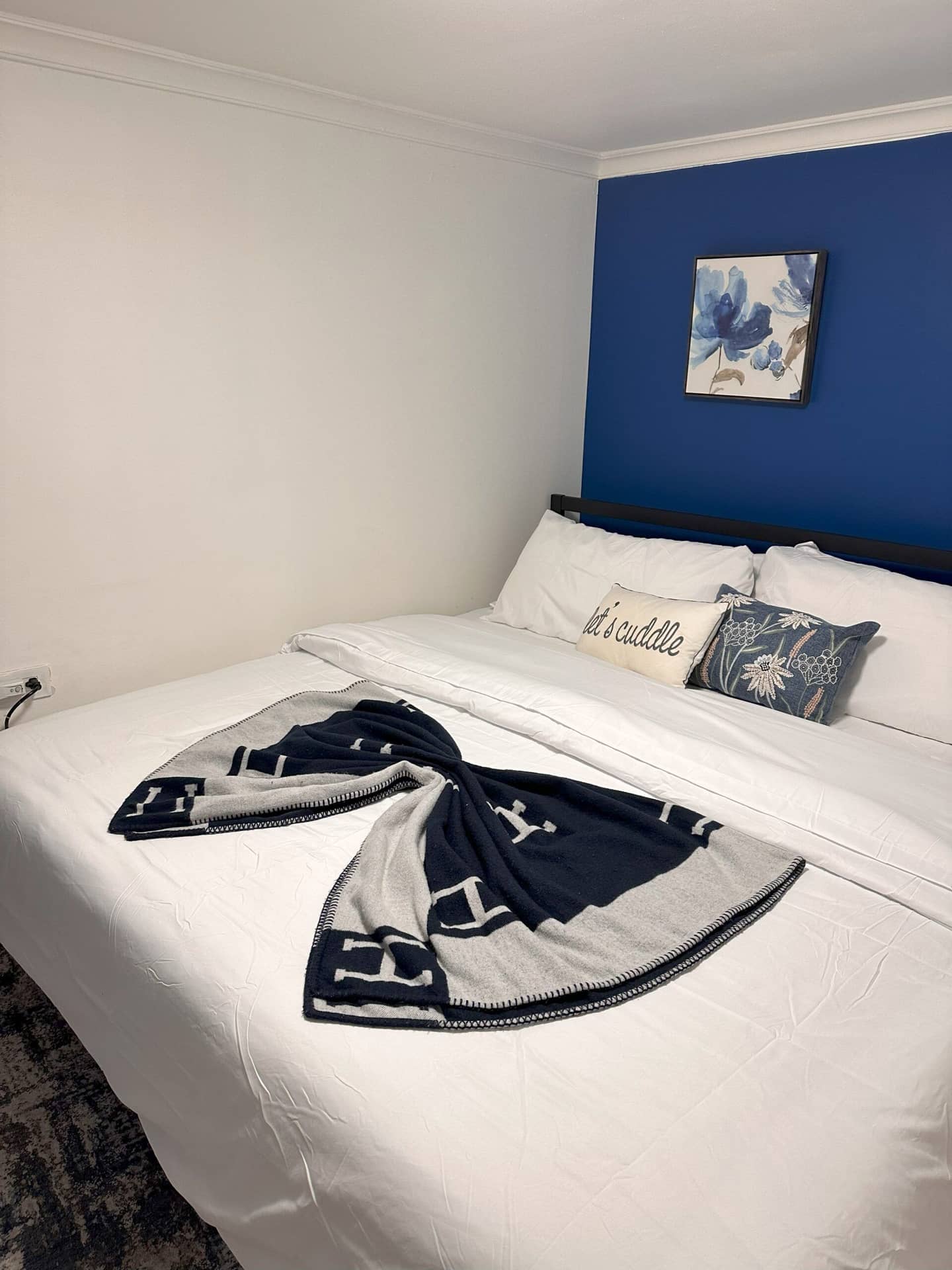 a guest room after cleaning by Magic Cleaning